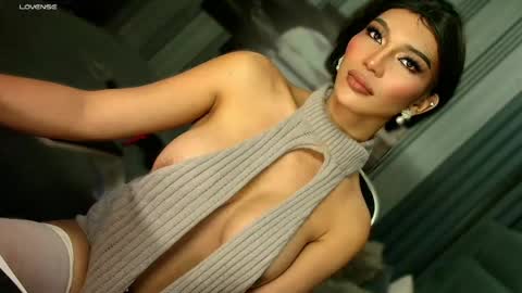 Snapshot of womanofyourdesire_ts chatting on May 8, 7:14 am Julia online show from May 8, 7:14 am