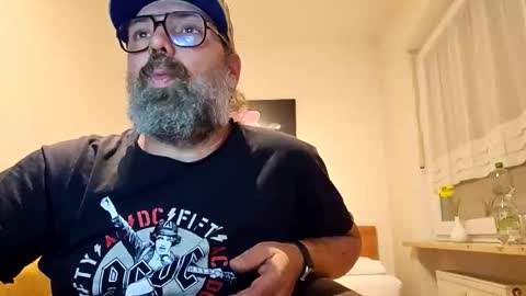 Snapshot of womenizzeer chatting on October 25, 10:59 pm Adam online show from October 25, 10:59 pm