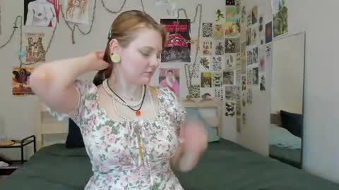 Snapshot of wonderconnie chatting on June 30, 9:32 am wonderconnie online show from June 30, 9:32 am