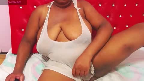 Snapshot of wonderfuldiana chatting on November 3, 3:19 am online show from November 3, 3:19 am