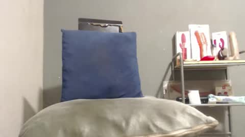 SHENIEL RODRIGUEZ online show from January 17, 11:04 am