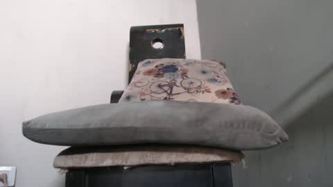 SHENIEL RODRIGUEZ online show from February 15, 6:48 pm