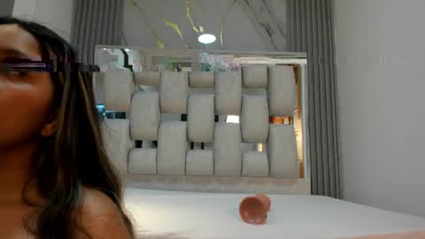 Snapshot of wonderkloe_ chatting on May 1, 8:13 pm wonderkloe_ online show from May 1, 8:13 pm