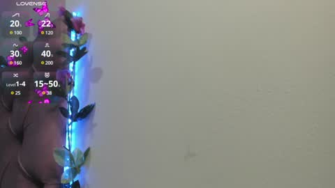 Snapshot of wood_nymphh chatting on December 7, 7:43 pm Lia online show from December 7, 7:43 pm