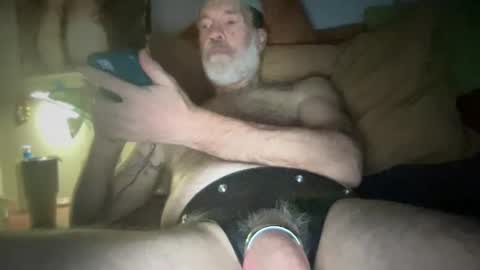 Snapshot of woodchuck185 chatting on December 5, 3:59 am Chuck online show from December 5, 3:59 am