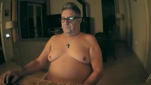 woodwurm and Snoeske online show from November 19, 5:51 am