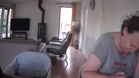 woodwurm and Snoeske online show from April 7, 6:03 am