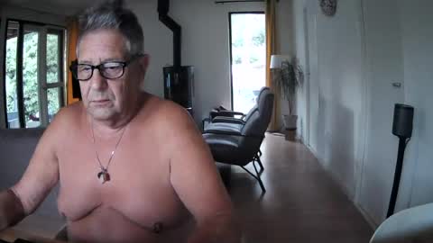 Snapshot of woodwurm chatting on July 1, 4:14 am woodwurm and Snoeske online show from July 1, 4:14 am