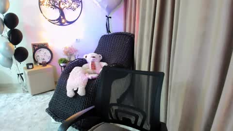 dudetta Kim online show from April 1, 3:09 pm