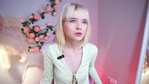 Snapshot of wow_angel chatting on May 27, 5:48 am wow_angel online show from May 27, 5:48 am