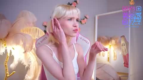 wow_angel online show from June 20, 5:32 am