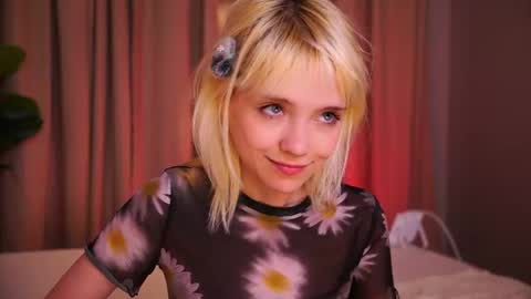 wow_angel online show from July 28, 11:17 am