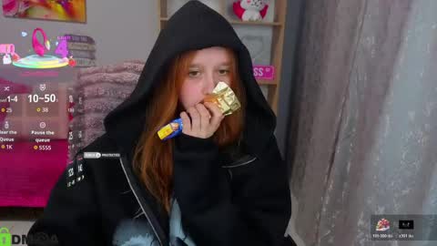wow_emma_ online show from June 2, 1:24 pm