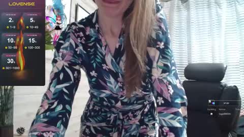 Snapshot of wow_porno_ chatting on November 19, 12:05 pm Anna online show from November 19, 12:05 pm