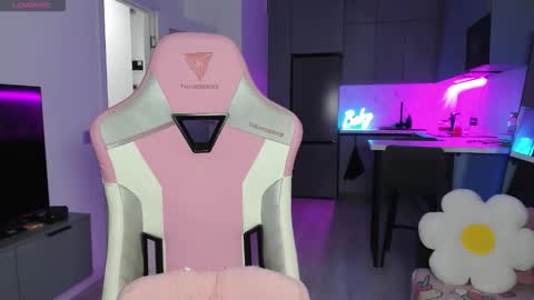 Emi online show from October 15, 4:07 pm