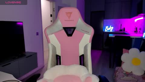 Emi online show from February 14, 4:09 am