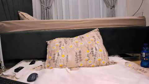 Snapshot of wowsquirt chatting on February 23, 7:00 am online show from February 23, 7:00 am