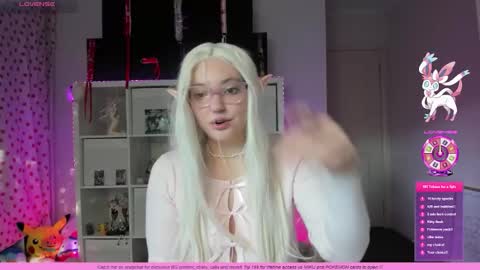 Snapshot of wrenvalentine chatting on September 21, 9:27 pm Wren Valentine online show from September 21, 9:27 pm