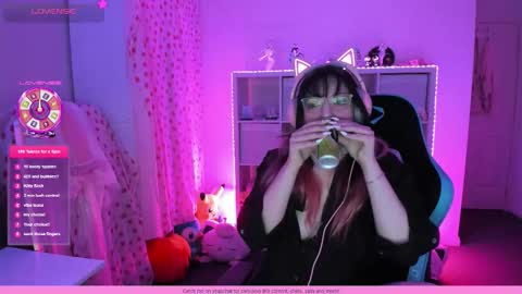 Snapshot of wrenvalentine chatting on November 22, 9:41 am Wren Valentine online show from November 22, 9:41 am