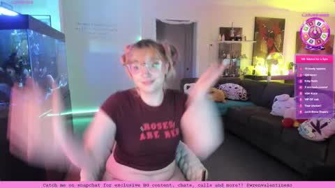 Snapshot of wrenvalentine chatting on February 11, 11:15 am Wren Valentine online show from February 11, 11:15 am