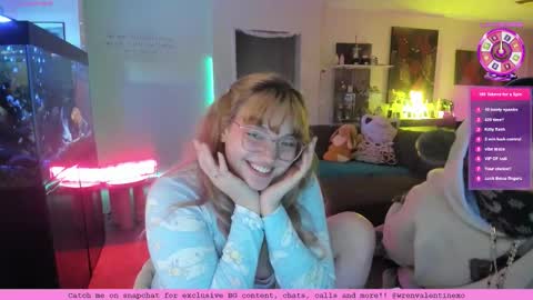 Snapshot of wrenvalentine chatting on February 12, 9:59 am Wren Valentine online show from February 12, 9:59 am