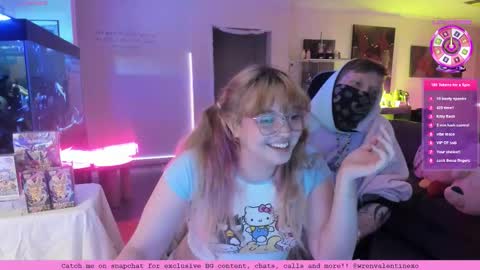 Snapshot of wrenvalentine chatting on February 13, 12:01 pm Wren Valentine online show from February 13, 12:01 pm