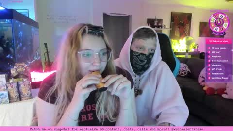 Snapshot of wrenvalentine chatting on February 14, 9:06 am Wren Valentine online show from February 14, 9:06 am