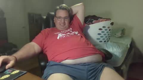 Snapshot of wvalentin0 chatting on October 31, 4:35 am Wren online show from October 31, 4:35 am