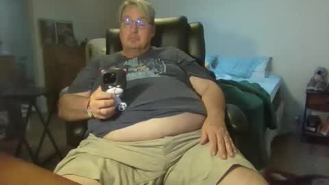 Snapshot of wvalentin0 chatting on November 2, 12:13 am Wren online show from November 2, 12:13 am