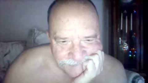 Snapshot of wvmountainlover chatting on December 17, 9:50 am wvmountainlover online show from December 17, 9:50 am