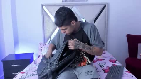 wyatt online show from November 25, 12:05 pm