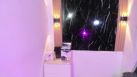 Snapshot of wyatt_rose chatting on October 31, 4:02 am wyatt online show from October 31, 4:02 am