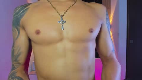 Snapshot of wyatt_rose chatting on November 5, 4:01 am wyatt online show from November 5, 4:01 am