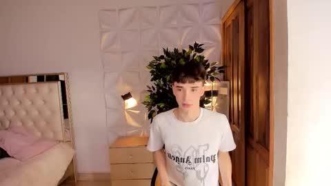 Snapshot of wyatt_rose chatting on November 6, 7:59 pm wyatt online show from November 6, 7:59 pm