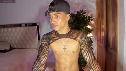 Snapshot of wyatt_rose chatting on November 16, 3:56 am wyatt online show from November 16, 3:56 am