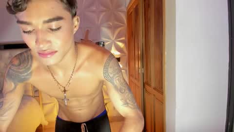 Snapshot of wyatt_rose chatting on November 29, 3:53 am wyatt online show from November 29, 3:53 am