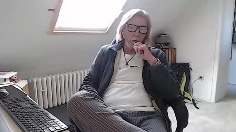 WyattEarp64 online show from October 23, 10:03 am