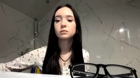 Kate  online show from April 7, 1:00 pm