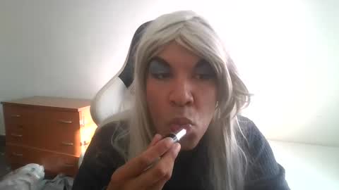 Snapshot of x225792i chatting on September 23, 8:39 am Xeranessa online show from September 23, 8:39 am