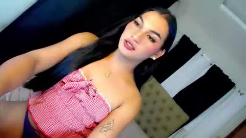 x_aurorascent online show from November 17, 1:50 pm