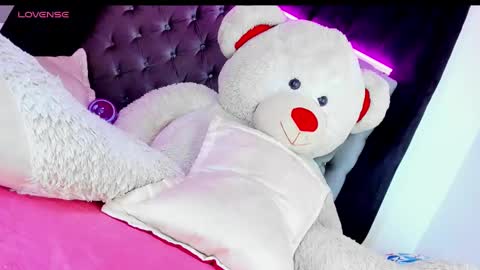 Snapshot of x_indomitable1 chatting on December 18, 4:39 pm Maria Juliana online show from December 18, 4:39 pm