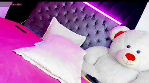 Snapshot of x_indomitable1 chatting on December 21, 12:49 pm Maria Juliana online show from December 21, 12:49 pm