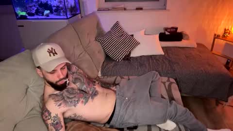 xamrelgneal online show from April 4, 6:38 pm