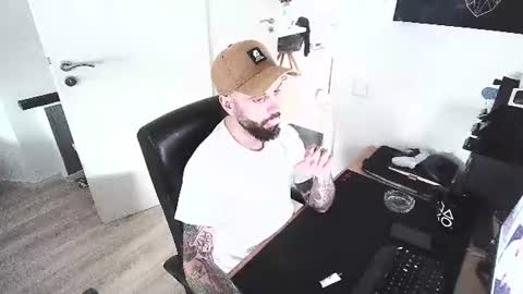 xamrelgneal online show from June 8, 4:40 pm