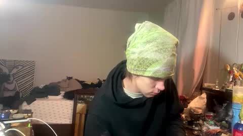 Snapshot of xander0zzz chatting on February 5, 5:01 am xander0zzz online show from February 5, 5:01 am