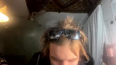 Snapshot of xander0zzz chatting on February 17, 8:55 am xander0zzz online show from February 17, 8:55 am