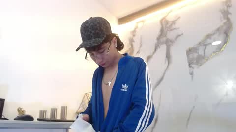 xandergrey8 online show from April 10, 11:37 am