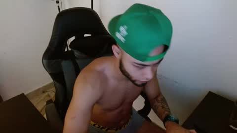 Snapshot of xanderstone00 chatting on February 5, 3:49 pm Xanderstone online show from February 5, 3:49 pm