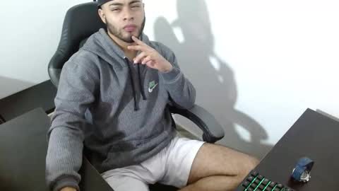 Snapshot of xanderstone00 chatting on February 10, 6:28 am Xanderstone online show from February 10, 6:28 am