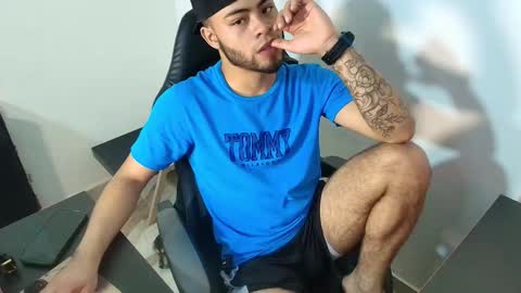 Snapshot of xanderstone00 chatting on February 16, 6:48 pm Xanderstone online show from February 16, 6:48 pm